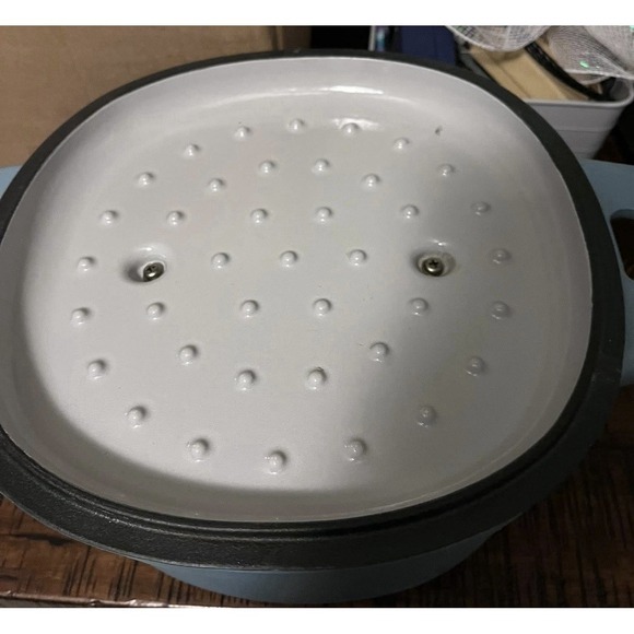 Pampered Chef 6 qt (5.7 L) Enameled Dutch Oven Light Blue / Seafoam Green-EUC - Picture 3 of 4